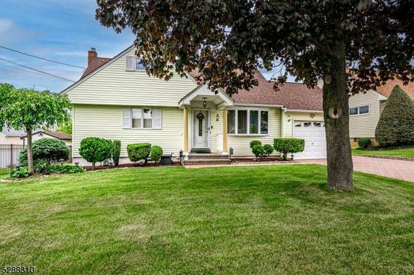 39 Pine Tree Dr, Woodbridge Twp., NJ 07067