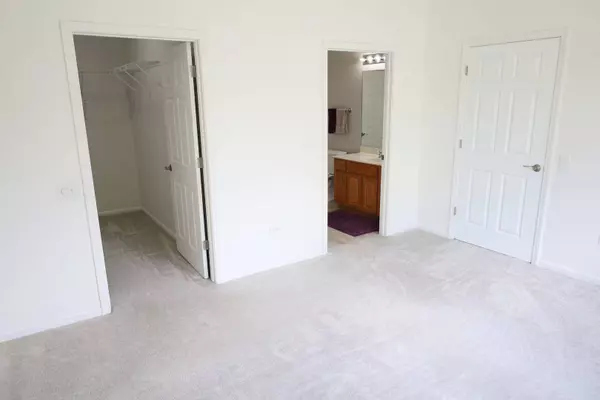 13046 PENNSYLVANIA Avenue #1304, Huntley, IL 60142