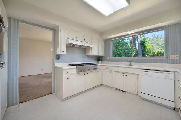 4934 Huntridge LN, Fair Oaks, CA 95628