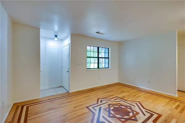 4190 Bowers Pointe DR SW, Lilburn, GA 30047