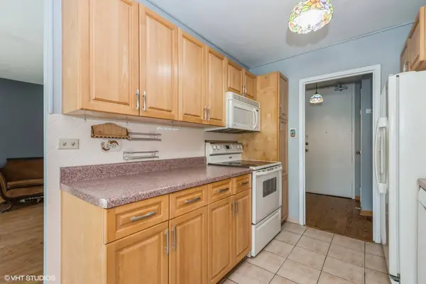 6933 N Kedzie AVE #110, Chicago, IL 60645