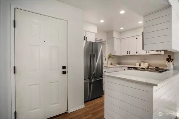 2660 118th AVE SE #102, Bellevue, WA 98005