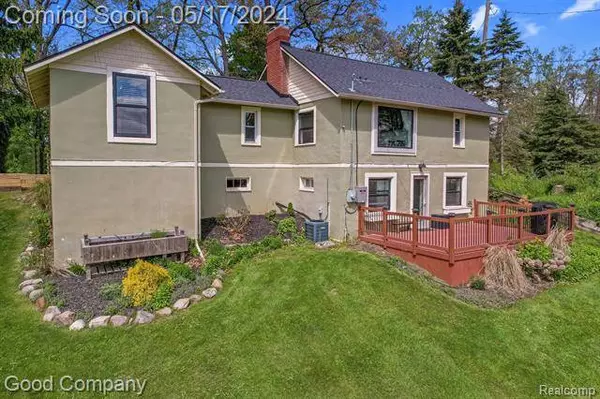 8260 Tipsico Lake Road, Holly, MI 48442