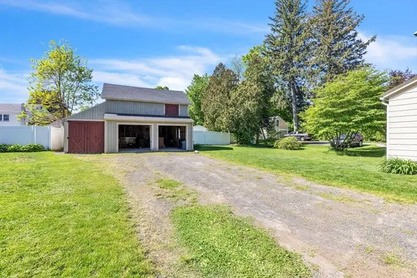 22 Pearl St, Westfield, MA 01085