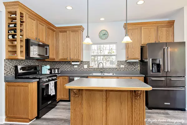 223 Edgewater DR, Bartlett, IL 60103