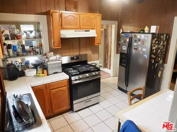 828 E 27th St, Los Angeles, CA 90011