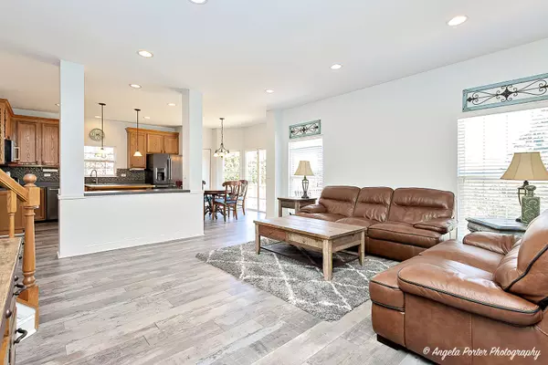 223 Edgewater DR, Bartlett, IL 60103