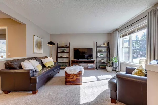 204 Mt Brewster CIR SE, Calgary, AB T2Z 2R8