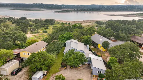 2408 LAKESHORE DR, Canyon Lake, TX 78133-2928