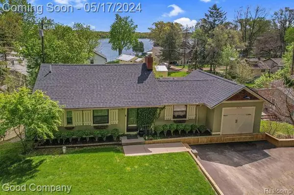 8260 Tipsico Lake Road, Holly, MI 48442