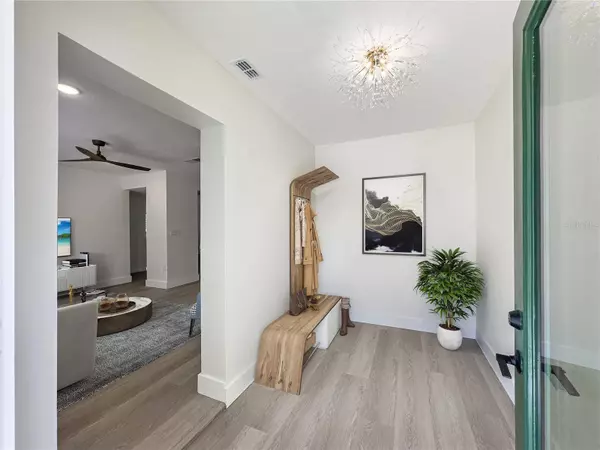 215 E ESTHER ST, Orlando, FL 32806