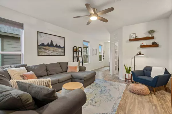 186 Buttonwood DR, Buda, TX 78610