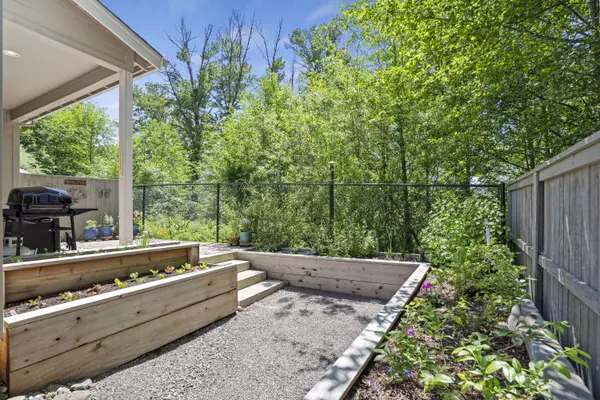 3840 Creek View Dr, Medford, OR 97504