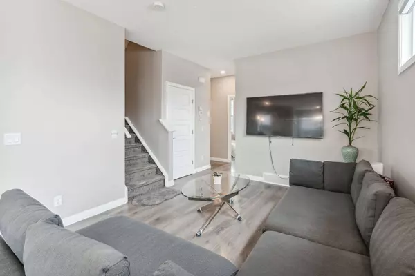 27 Evanston HL NW, Calgary, AB T3P 1J7