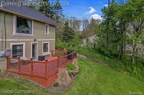 8260 Tipsico Lake Road, Holly, MI 48442