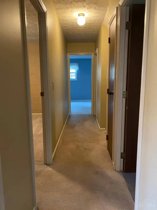 6162 Delcrest Dr, Fairfield, OH 45014