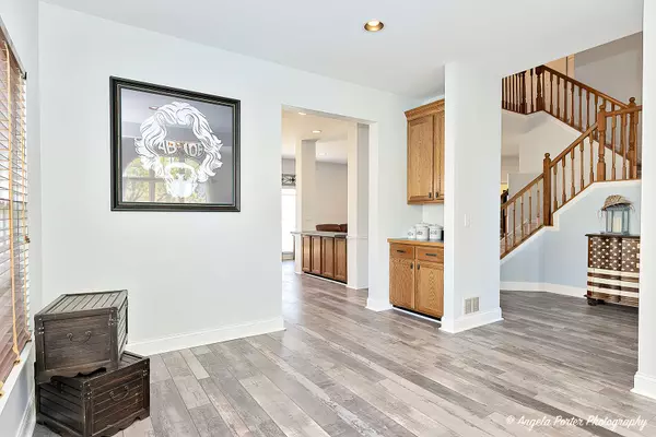 223 Edgewater DR, Bartlett, IL 60103