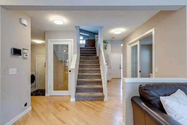 204 Mt Brewster CIR SE, Calgary, AB T2Z 2R8