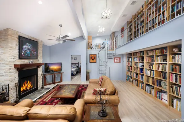 2408 LAKESHORE DR, Canyon Lake, TX 78133-2928