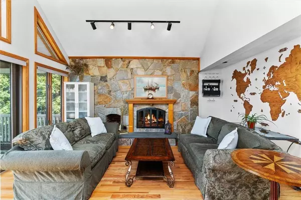 9 Spring St, Windham, NH 03087