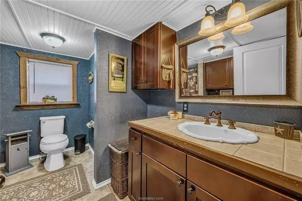 500 Ash LN, Somerville, TX 77879