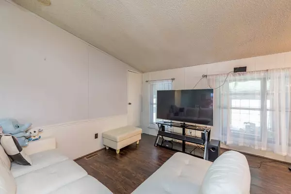 38703 N Sheridan Road, Beach Park, IL 60099