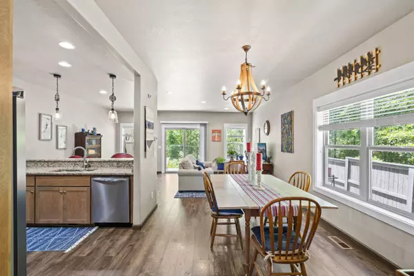 3840 Creek View Dr, Medford, OR 97504