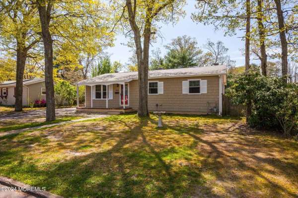 216 2nd Avenue, Tuckerton, NJ 08087