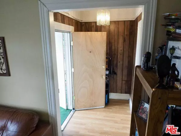 828 E 27th St, Los Angeles, CA 90011