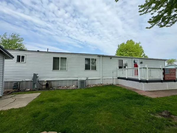 102 Southhaven DR, Mankato, MN 56001