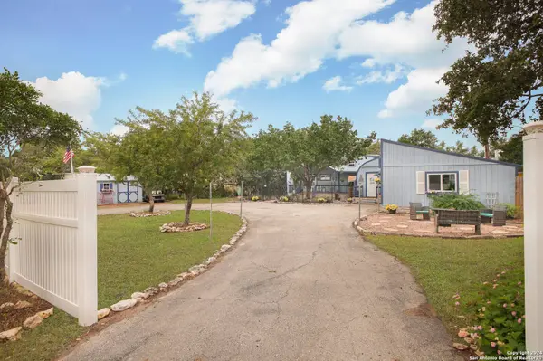 2408 LAKESHORE DR, Canyon Lake, TX 78133-2928