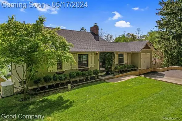 8260 Tipsico Lake Road, Holly, MI 48442