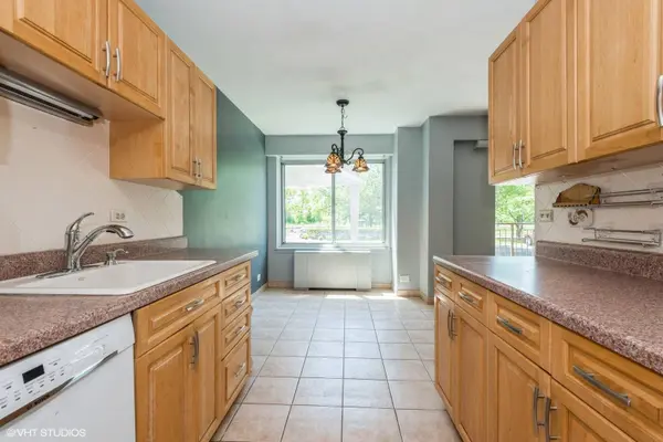 6933 N Kedzie AVE #110, Chicago, IL 60645