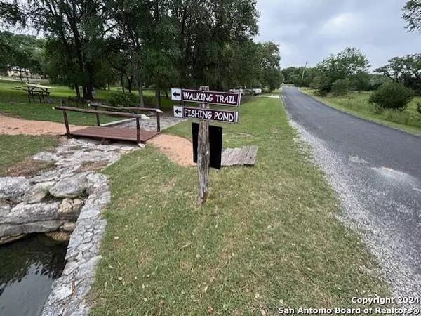 915 SHEPHERDS CROOK, Helotes, TX 78023