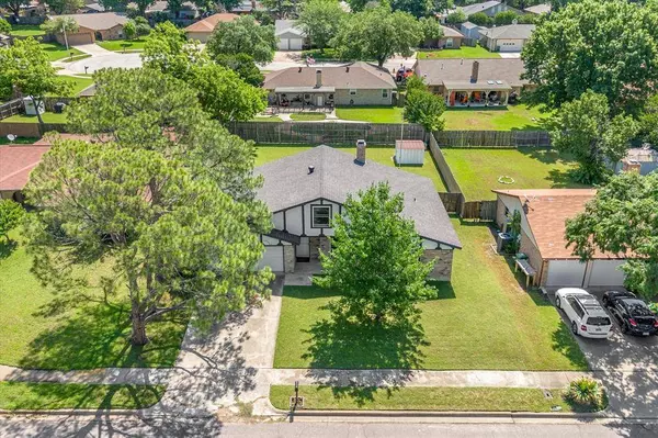 6520 Riddle Drive, North Richland Hills, TX 76182