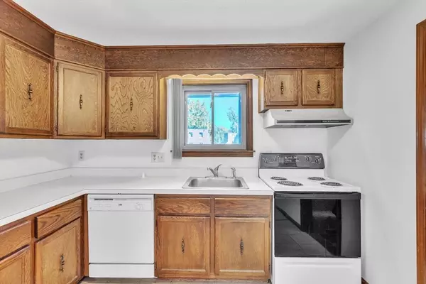 34 Beekman Dr #34, Agawam, MA 01001