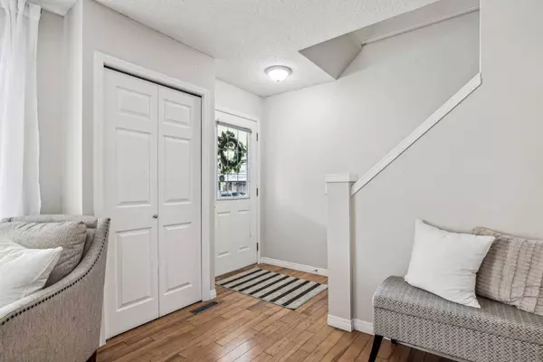 276 Stonemere PL, Chestermere, AB T1X 1N2