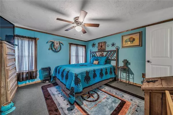 500 Ash LN, Somerville, TX 77879