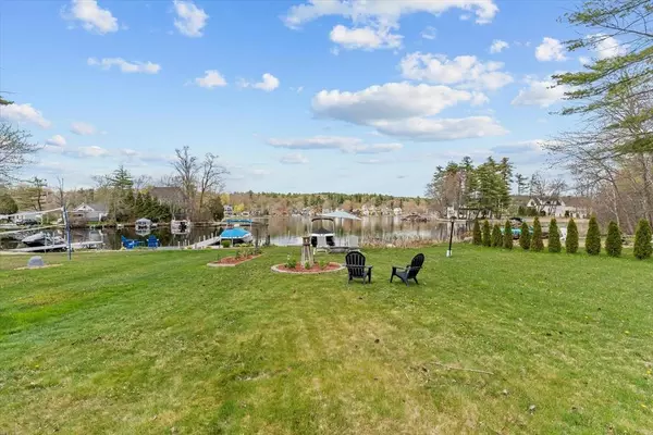 9 Spring St, Windham, NH 03087