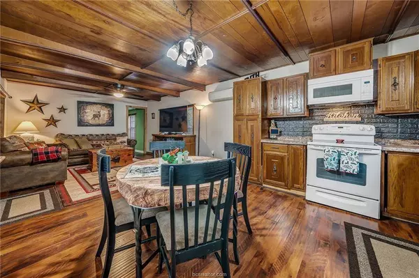 500 Ash LN, Somerville, TX 77879