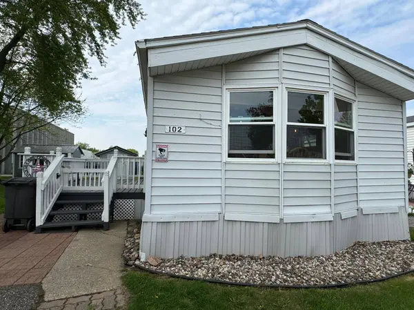 102 Southhaven DR, Mankato, MN 56001