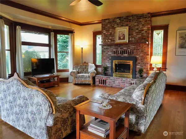 421 12th ST, Raymond, WA 98577