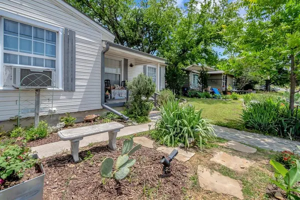 3600 W Boyce Avenue, Fort Worth, TX 76133