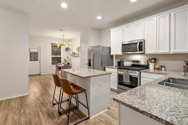 186 Buttonwood DR, Buda, TX 78610