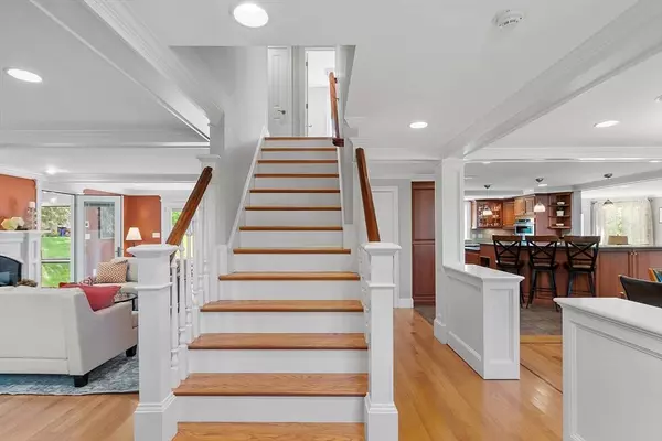 12 Hemlock Rd, Andover, MA 01810