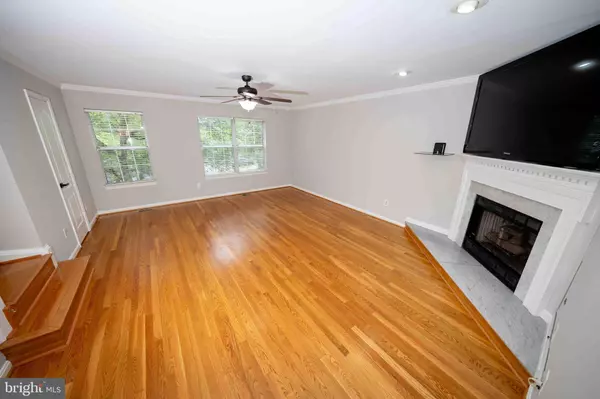 2705 BRIER POND CIR, Woodbridge, VA 22191