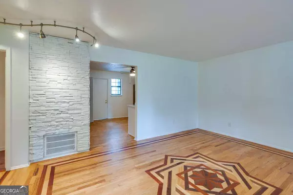 4190 Bowers Pointe DR SW, Lilburn, GA 30047