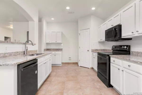 6730 LUCKY FLDS, Converse, TX 78109-3529