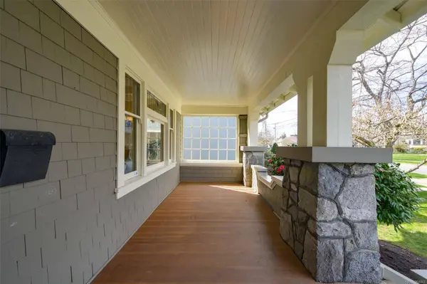 163 Bushby St, Victoria, BC V8S 1B5