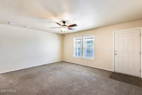 10955 N 79TH Avenue #106, Peoria, AZ 85345